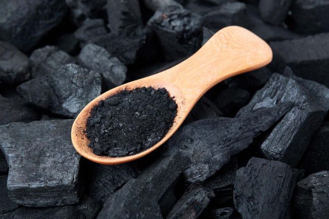 Comment enlever les points noirs efficacement et sans abîmer sa peau ?