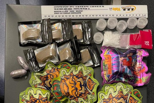 Normandie : un chauffard sous stupéfiants, roulant à 154 km/h sans assurance et avec des pneus lisses, enchaîne les infractions un chauffard en normandie pris en flagrant délit de conduite sous stupéfiants, mettant en danger la sécurité routière.