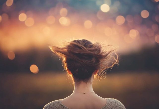 Que signifie rêver de perdre ses cheveux : interprétations et symboliques cachées ?