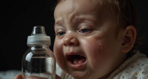 Pourquoi mon bébé pleure-t-il après le biberon ? Pourquoi mon bébé pleure-t-il après le biberon ?