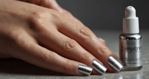 Comment enlever facilement du vernis semi-permanent chez soi ? Comment enlever facilement du vernis semi-permanent chez soi ?