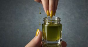 Comment enlever un vernis semi-permanent sans acétone de manière naturelle ? Comment enlever un vernis semi-permanent sans acétone de manière naturelle ?