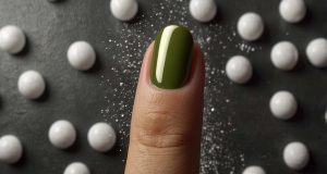 Comment enlever facilement du vernis semi-permanent chez soi ? Comment enlever facilement du vernis semi-permanent chez soi ?