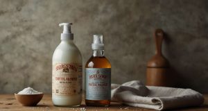 Comment nettoyer efficacement votre fer à repasser et retrouver une glisse parfaite ? Comment nettoyer efficacement votre fer à repasser et retrouver une glisse parfaite ?