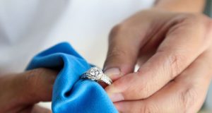 Comment nettoyer efficacement vos bijoux en argent à la maison ? Comment nettoyer efficacement vos bijoux en argent à la maison ?