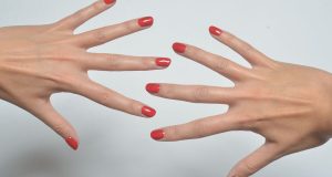 Comment enlever facilement son vernis semi-permanent à la maison ? Comment enlever facilement son vernis semi-permanent à la maison ?