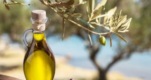 Comment enlever un bouchon de cérumen avec un remède de grand-mère ? Comment enlever un bouchon de cérumen avec un remède de grand-mère ?