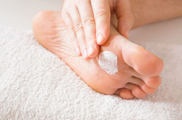 Existe-t-il un remède miracle pour éliminer les cors aux pieds efficacement ?