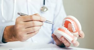 Argentan : un dentiste imprudent sans permis ni assurance se met au volant et écope d’une amende sévère découvrez comment un dentiste a été sanctionné pour imprudence professionnelle, entraînant des conséquences juridiques et financières. informez-vous sur les normes de sécurité en dentisterie et les devoirs des praticiens envers leurs patients.