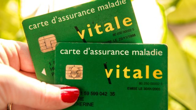 découvrez les raisons de la hausse de l'assurance santé, ses impacts sur votre budget et les conseils pour choisir la meilleure couverture en 2024.