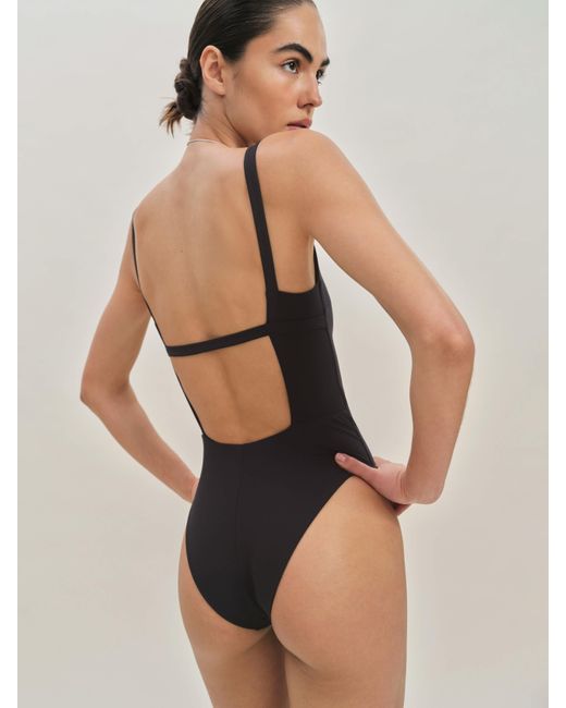 back 2 black et wailea dominent le championnat nautilus découvrez comment back 2 black et wailea ont dominé le championnat nautilus avec des performances impressionnantes et un esprit compétitif remarquable.