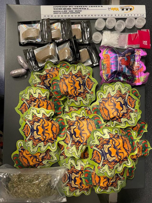 un chauffard en normandie pris en flagrant délit de conduite sous stupéfiants, mettant en danger la sécurité routière.