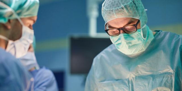 découvrez comment la chirurgie robotique peut être une option rentable pour l'assurance maladie, en améliorant les résultats des patients tout en réduisant les coûts de soins de santé.