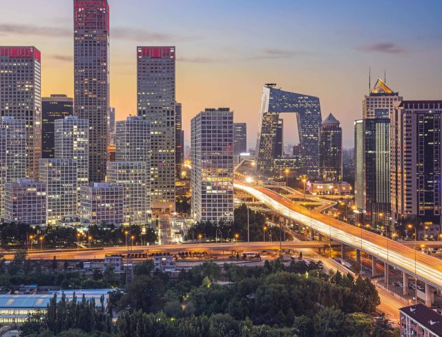 découvrez comment pékin met en place une règlementation sur l'assurance privée et favorise les traitements innovants dans le secteur de la santé.