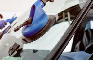 Changer son pare-brise pour se faire plaisir : le cadeau illusoire qui pÚse lourd sur le portefeuille des assurés découvrez pourquoi changer un pare-brise peut devenir un plaisir coûteux pour les assurés et comment bien gérer cette réparation automobile.