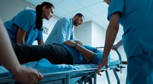 découvrez pourquoi il est crucial de ne pas négliger votre courrier d'assurance maladie et comment bien le gérer pour protéger vos droits et bénéficier de vos garanties.