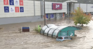 Inondations exceptionnelles sur la Loire : qui supporte la facture entre assurance, État et collectivités ? découvrez qui prend en charge les coûts liés aux inondations dans la région de la loire, les responsabilités des assurances et des collectivités.