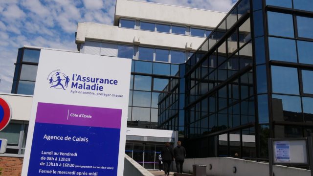 découvrez comment lutter contre la fraude à l'assurance maladie liée aux centres fictifs et protégez vos droits avec des informations fiables et des conseils pratiques.