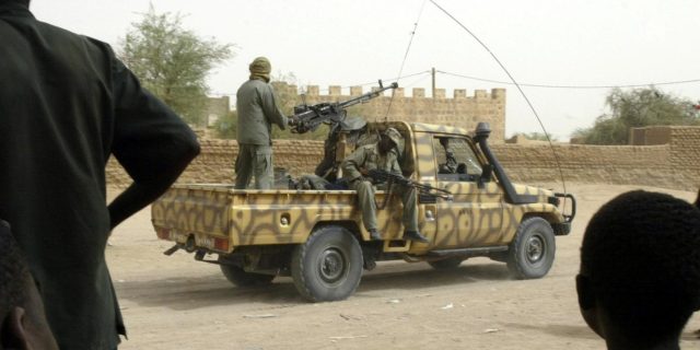 découvrez les dernières revendications des attaques au mali par le jnim et la rébellion touareg, leurs motivations et les impacts sur la région.