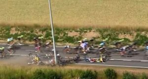 Après leur violente chute au Tour des Flandres, Marlen Reusser et Kim Le Court confrontées à des douleurs persistantes… reusser et le coureur court subissent les conséquences de leur chute lors du tour des flandres, impactant leurs performances dans cette course emblématique.