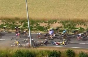 Après leur violente chute au Tour des Flandres, Marlen Reusser et Kim Le Court confrontées à des douleurs persistantes… reusser et le coureur court subissent les conséquences de leur chute lors du tour des flandres, impactant leurs performances dans cette course emblématique.