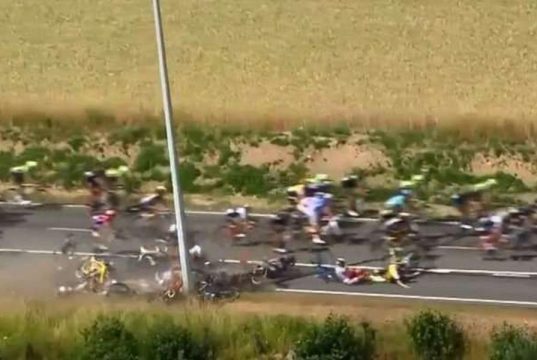 Après leur violente chute au Tour des Flandres, Marlen Reusser et Kim Le Court confrontées à des douleurs persistantes… reusser et le coureur court subissent les conséquences de leur chute lors du tour des flandres, impactant leurs performances dans cette course emblématique.