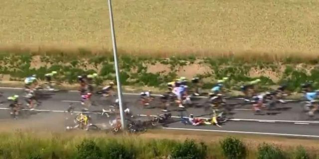 reusser et le court souffrent après la chute au tour des flandres reusser et le coureur court subissent les conséquences de leur chute lors du tour des flandres, impactant leurs performances dans cette course emblématique.