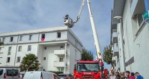 Sept ans après la tempête qui a ravagé le front de mer de Saint-Nazaire, l’assurance condamnée à verser 226 500 € découvrez comment une assurance a été condamnée à verser 226 500 € suite aux dégâts causés par une tempête à saint-nazaire, avec tous les détails de cette décision judiciaire.